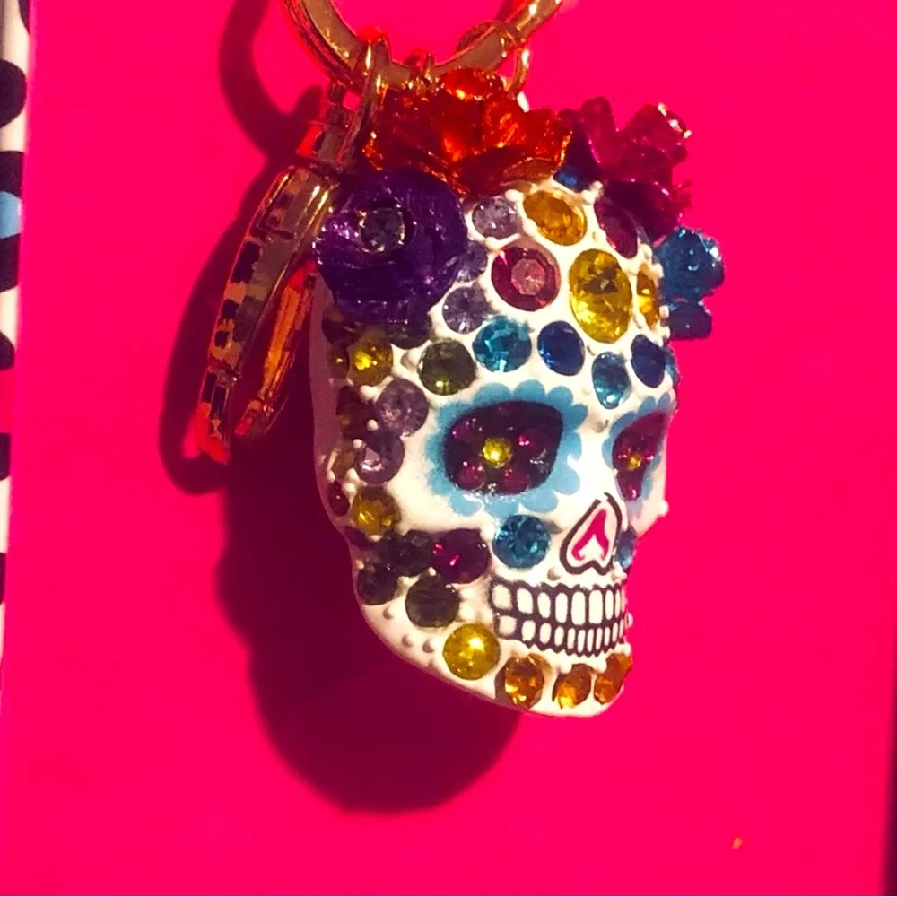 NWT ⚜️💖⚜️ Betsey Johnson Gorgeous Sugar Skull Keychain Bag Charm